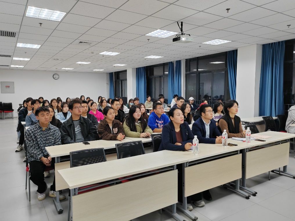 说明: D:\钉钉存储\2024.10.29365上市公司官网学风联络员聘书颁发大会照片\微信图片_20241029221504.jpg